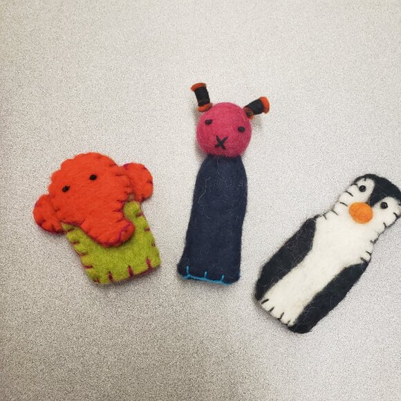 Handmade Fair Trade Puppet Bag with 3 finger puppets - Picture 9 of 12